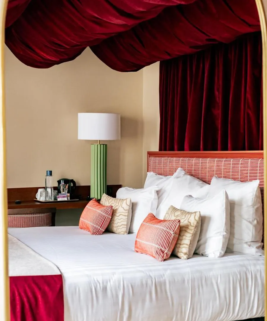 Hotel Sacha 4*