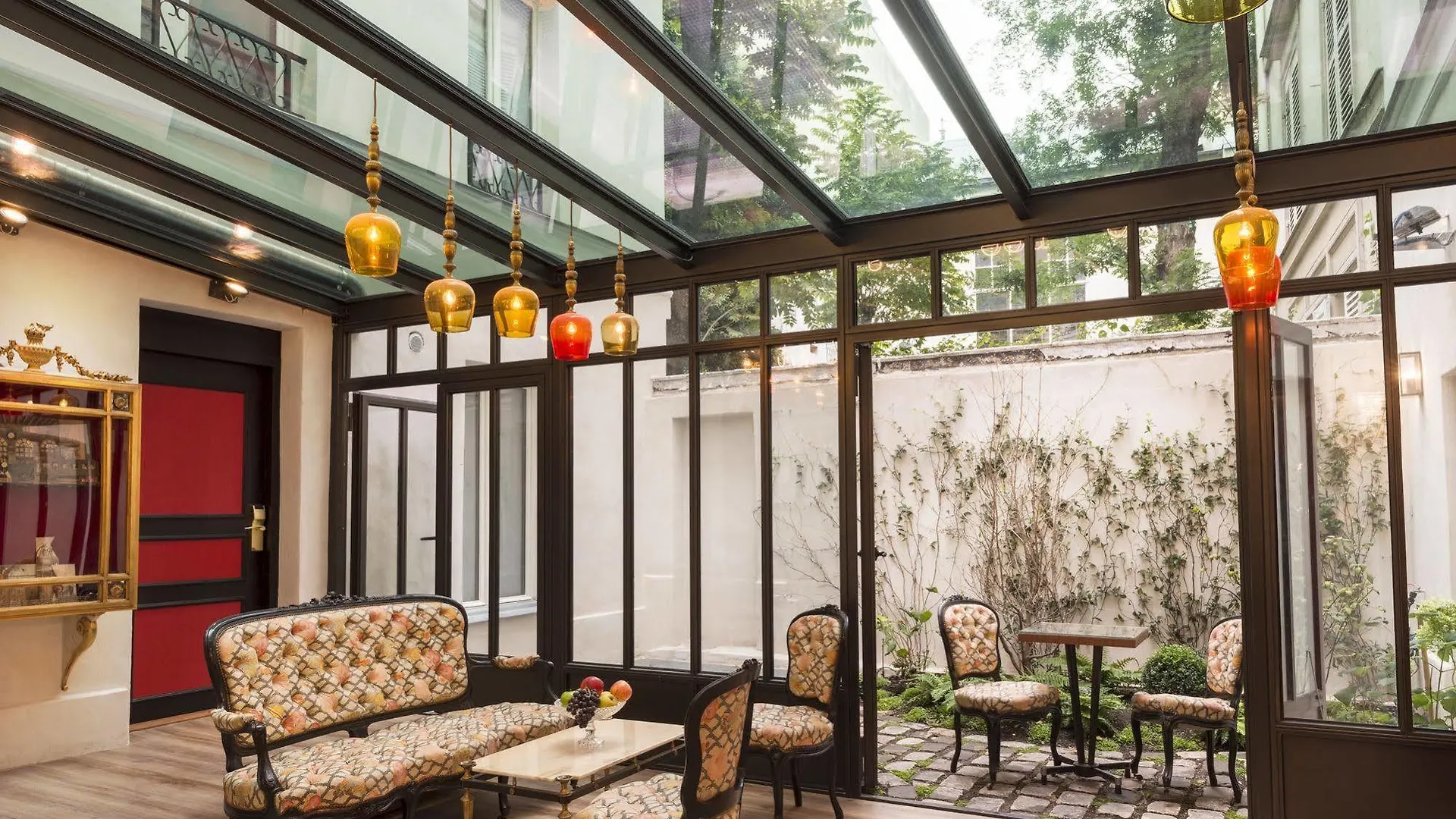Sacha Hotel